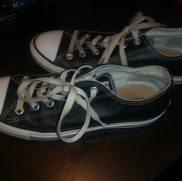 Size 7 Men's Leather Converse - Picture 2 of 2